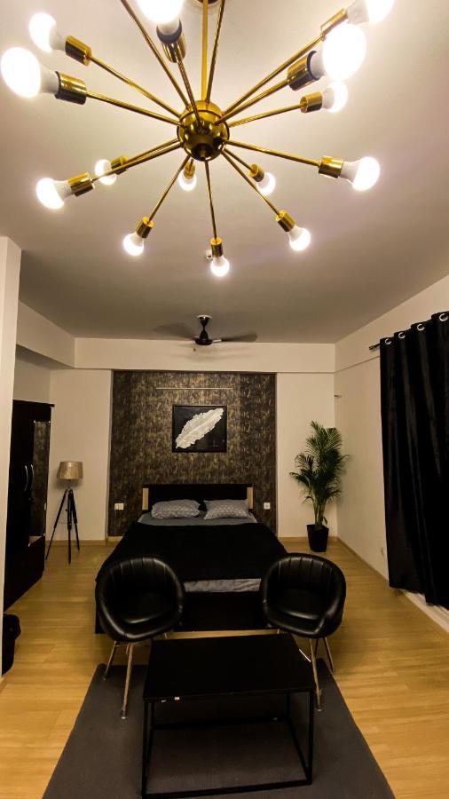 Black Pearl Dlf My Pad Lucknow Exterior photo